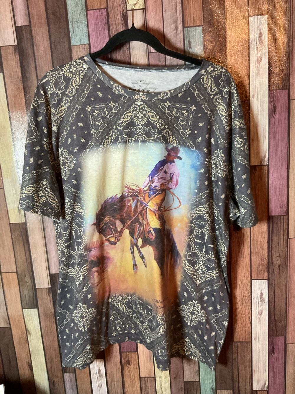 Crazy Train Gray Bandana Floral Western Cowboy Graphic Shirt Women’s Size XL